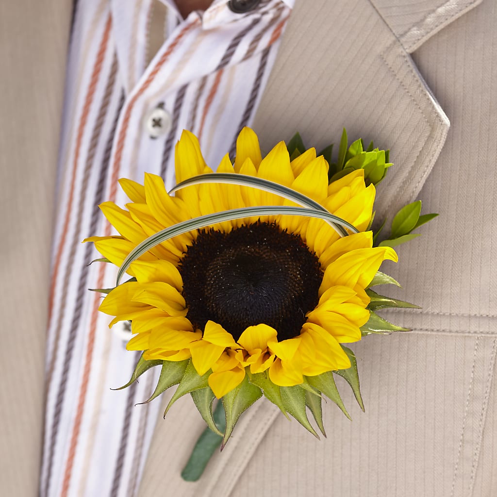 Free Spirit Boutonniere – MARIE'S FLOWER & GIFT SHOPPE INC, Moultrie GA