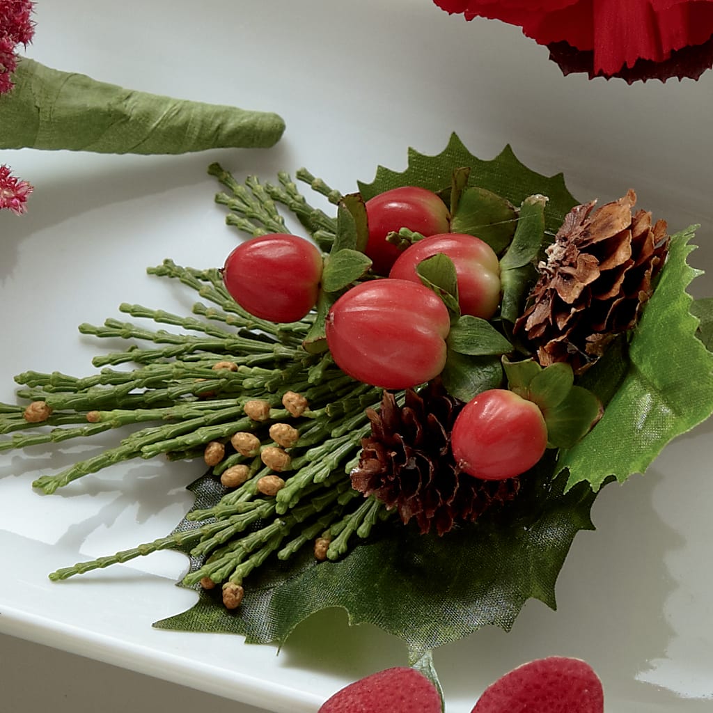 Red Berry Boutonniere – MARIE'S FLOWER & GIFT SHOPPE INC, Moultrie GA
